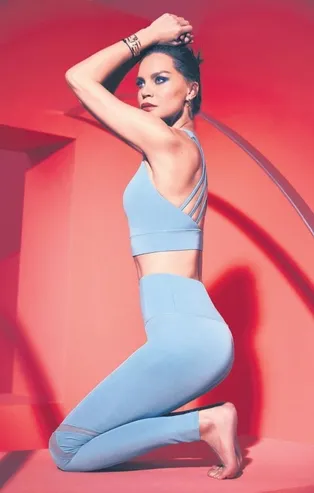 Ebru Şallı reklam çekimleri için şekilden şekile girdi