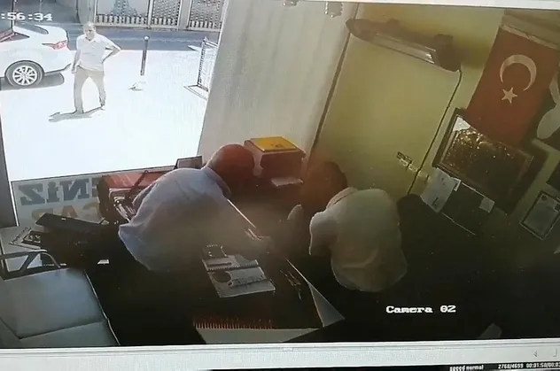 CHP'li başkan Rıdvan Karakayalı iş yeri basıp terör estirdi