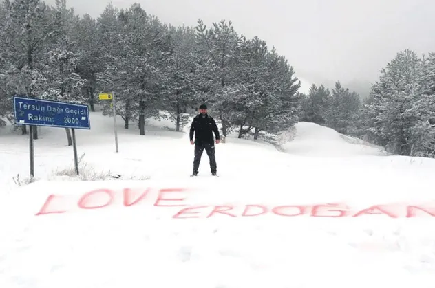 "Stop Erdoğan" afişi asan küstahlara Tersun Dağı’ndan yanıt: Love Erdoğan