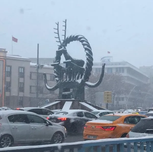 Ankara Valiliği'nden sürücülere kritik çağrı: Zorunlu olmadıkça özel araçla trafiğe çıkmayın-2