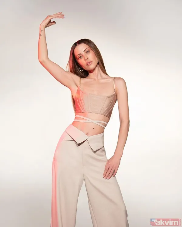 Derya Uluğ sosyal medyada şov yaptı! Top sektirdiği anları paylaştı kendine hayran bıraktı herkes onu konuştu - 15