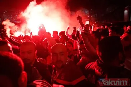 Galatasaraylı taraftarlar Fatih Terim ve futbolcuları böyle karşıladı