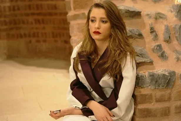 1666629382770.jpg Yeşil ışık yaktı! ''Olabilir, bakıyorum'' 7 yıl önce yayınlanan Medcezir dizisiyle ilgili Serenay Sarıkaya'dan heyecanlandıran açıklama!-1