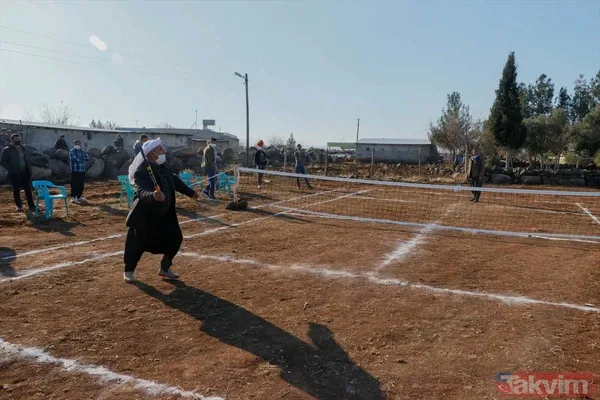 Koronavirüs salgınında köyden dışarı çıkamayan Şanlıurfa Viranşehirliler kendilerini tenise verdi - 9