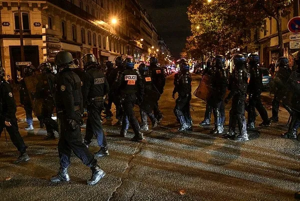 Fransa yangın yeri! Kovid-19 önlemleri karşıtı gösterilerde olaylar çıktı-8
