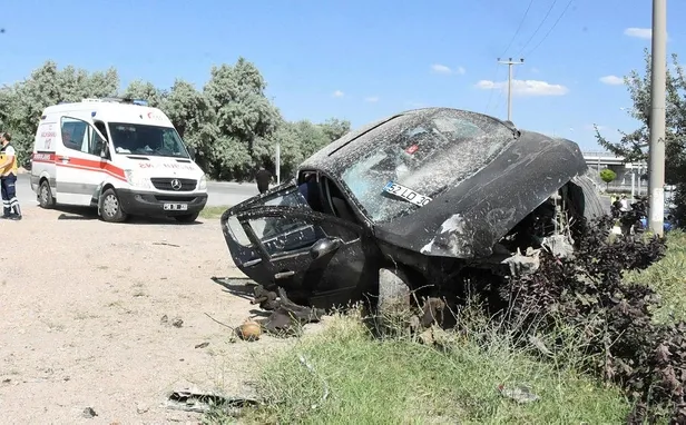 Sivas'ta duygulandıran anlar! Yaralanan sürücü sağlık görevlisinin eline sarıldı-6