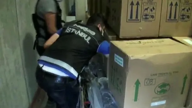 Son dakika: Atatürk Havalimanı'nda uyuşturucu operasyonu: 6 kilo 380 gram kokain ele geçirildi-1