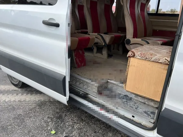 mardinde-minibus-ile-kamyon-carpisti-3-yarali-1698408745610.jpeg Mardin'de minibüs ile kamyon çarpıştı: 3 yaralı-2