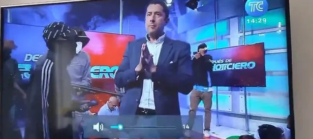 Kartel üyeleri, gazetecileri rehin aldı