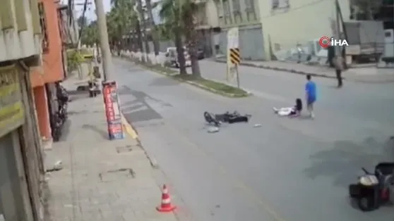 İZLE I Mersin’de iki motosikletin çarpışma anı kamerada: 2 yaralı