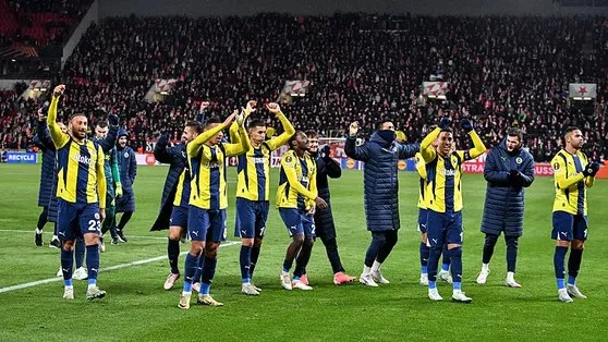 Spor yazarları Slavia Prag - Fenerbahçe maçını yorumladı! Yıldız oyuncuya ağır sözler: Takıma hiçbir katkısı olmadı