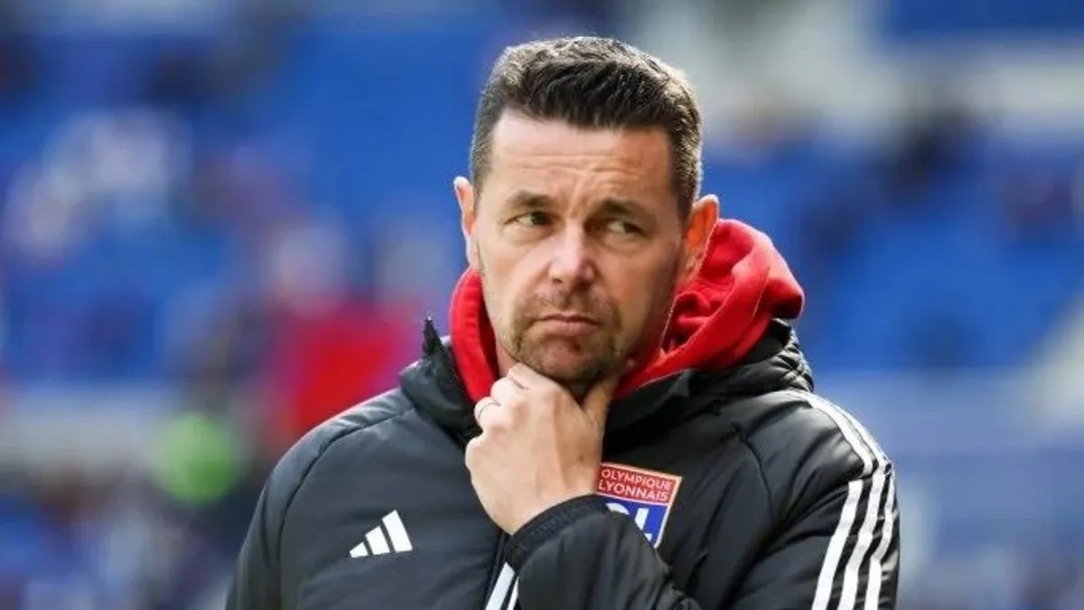 Lyon Pierre Sage ile yollarını ayırdı