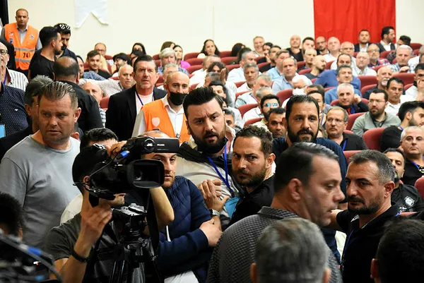 1651150780291.jpg Altay'da olaylı kongre! Ortalık bir anda karıştı-4