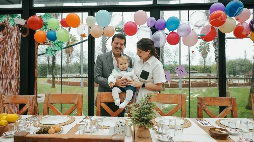 Altı Üstü İstanbul oyuncusu İlker Aksum’dan duygulandıran babalık itirafı: Keşke daha erken baba olsaydım