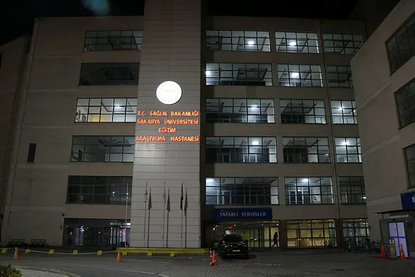 ankara-valisi-vasip-sahin-rahatsizlaninca-bir-sure-hastanede-musahede-altinda-tutuldu-1615668167474.jpg Ankara Valisi Vasip Şahin, rahatsızlanınca bir süre hastanede müşahede altında tutuldu-2