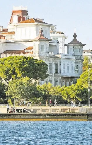 Paralı köşk