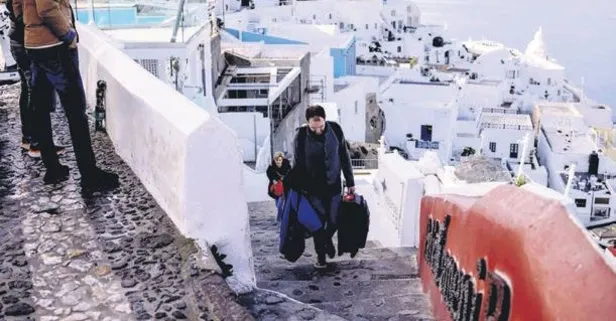 Santorini’den kaçış sürüyor: Birçok emlak satışa çıkartıldı!