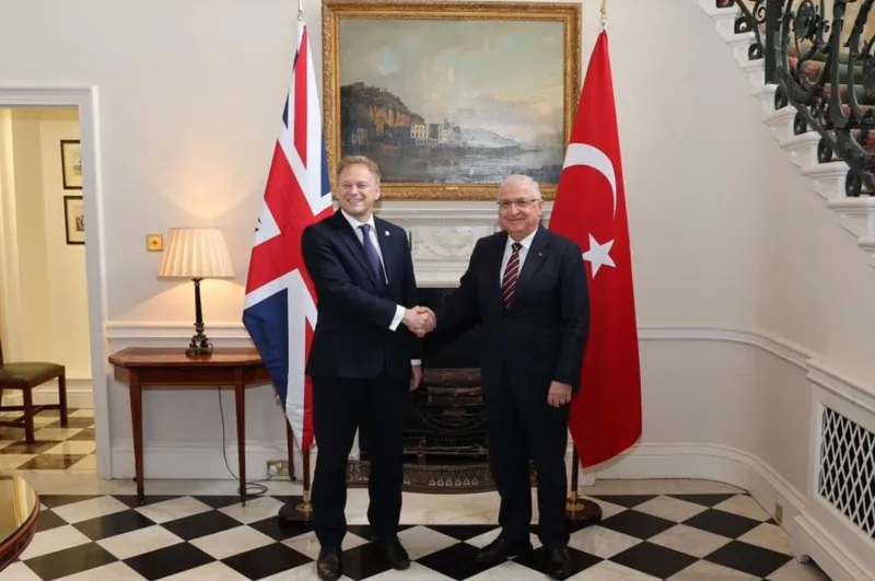 askeri-torenle-karsilandi-milli-savunma-bakani-yasar-guler-ingilterede-savunma-bakani-grant-shapps-ile-bir-ara-1709047607122.jpeg Askeri törenle karşılandı! Milli Savunma Bakanı Yaşar Güler İngiltere'de Savunma Bakanı Grant Shapps ile bir araya geldi-2