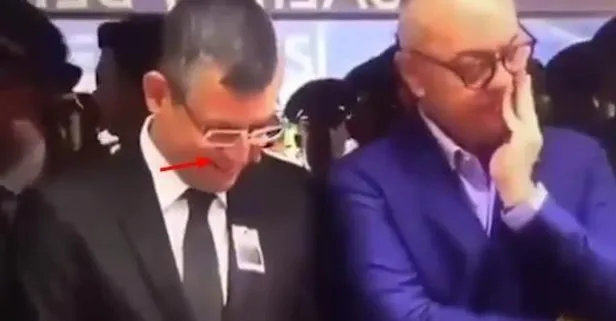 Tepki yağdı | CHP lideri Özgür Özel’in şehit cenazesinde pişkince sırıttığı görüntüler sosyal medyada yeniden gündem oldu