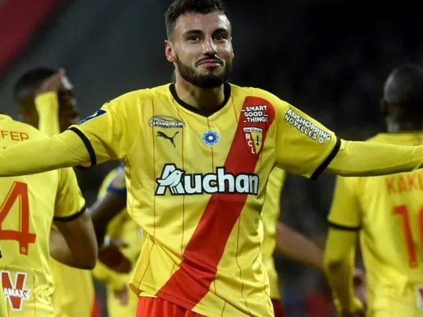 4-yil-amator-takimda-top-oynayan-clauss-fransa-milli-takimina-cagirilinca-gozyaslarina-hakim-olamadi-1648248623909.jpeg 4 yıl amatör takımda top oynayan Clauss Fransa Milli takımına çağırılınca gözyaşlarına hakim olamadı-2