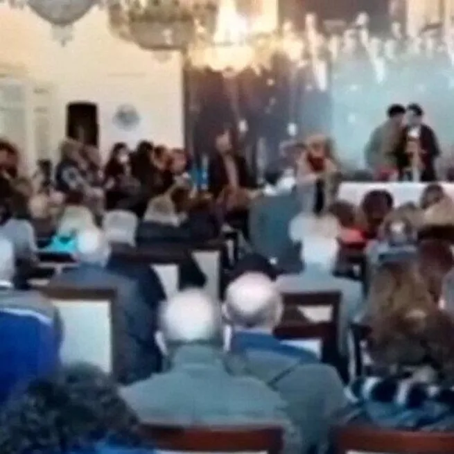 Kentsel dönüşüme takoz oldular kendi bölgelerine de çivi çakmadılar! Adalar Belediyesindeki deprem panelinde CHPyi eleştiren eski yöneticinin mikrofonu alındı