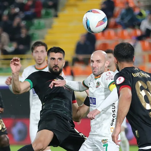 Alanyaspor üst tura yükseldi