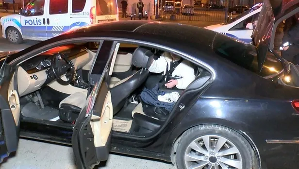 SON DAKİKA: Ümraniye'de gece yarısı ortalığı birbirine kattı: Polisin üzerine sürüp kaçtı alkollü ve ehliyetsiz çıktı-3