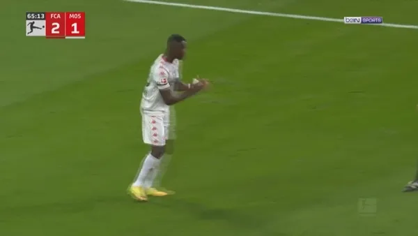 bundesligada-tarihe-gecen-olay-mainz-05-formasi-giyen-moussa-niakhatenin-orucunu-acmasi-icin-hakem-oyunu-durdu-1649434773980.jpg Bundesliga'da tarihe geçen olay! Mainz 05 forması giyen Moussa Niakhate'nin orucunu açması için hakem oyunu durdurdu-2