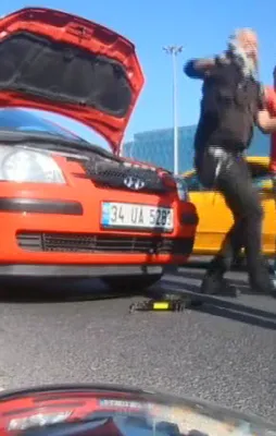 E-5'te insanlık ölmemiş dedirten görüntü!