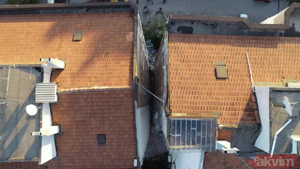 İzmir Seferihisar'da meydana gelen depremin yarattığı yıkım sabah havadan görüntülendi - 18