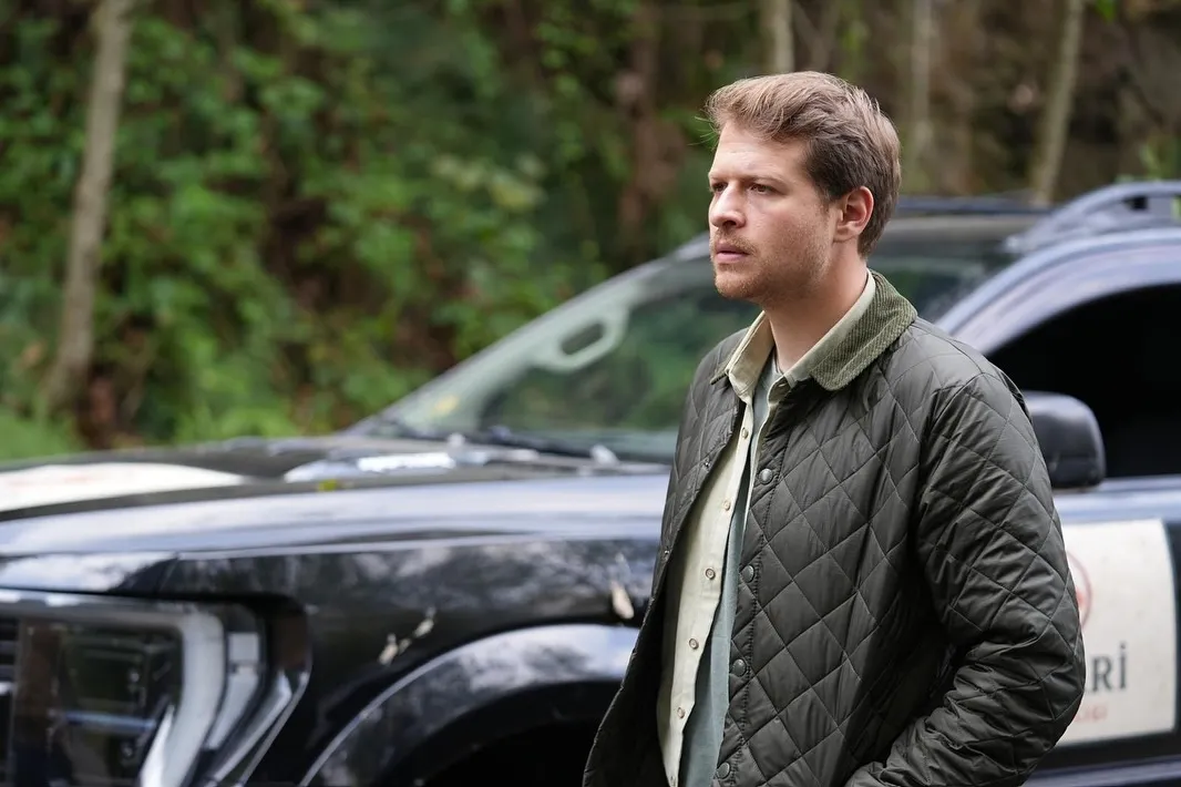 Burak Yörük’ün ilginç rotası! 6 yaşında setle tanıştı... Babası yapımcı olunca çocukluk hayalinden vazgeçti! - 1