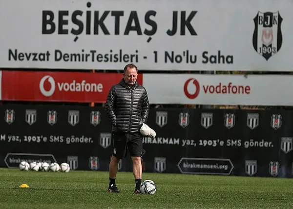 Beşiktaş'ta Sergen Yalçın Sporting Lizbon maçı öncesi temkinli konuştu! İlk iki için şansımız az-4