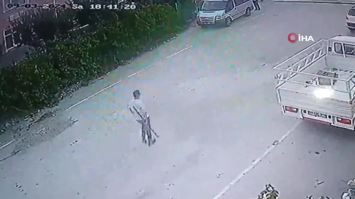 Baba oğula iş yerinin önünde silahlı saldırı! Zanlı olay yerinden kaçtı: 1 ölü, 1 ağır yaralı