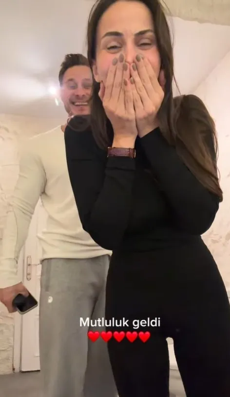 burak-celik-ikinci-kez-baba-mi-oluyor-ece-celik-hamile-mi-1774596528149.jpg Ece Çelik müjdeyi böyle duyurdu! Burak Çelik 8 ay sonra ikinci kez baba oluyor!-3