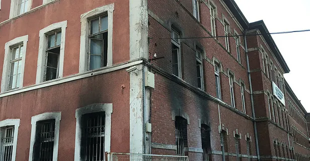 Sirkeci Tren Garı'nda korkutan yangın