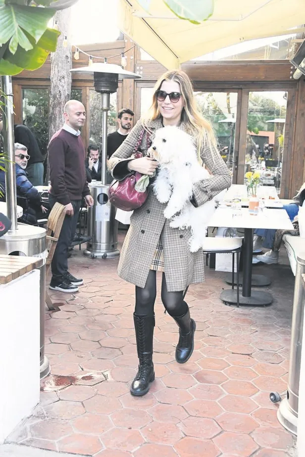 pelin-karahandan-cok-estetik-yaptiran-kadinlara-tepki-gosterdi-cocuklari-kendilerine-benzemiyor-saklambac-habe-1669240841175.jpeg Pelin Karahan'dan çok estetik yaptıran kadınlara tepki gösterdi: Çocukları kendilerine benzemiyor | Saklambaç haberleri-2