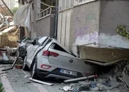 Deprem felaketinde 5 otomobil 50 kişinin hayatını kurtardı