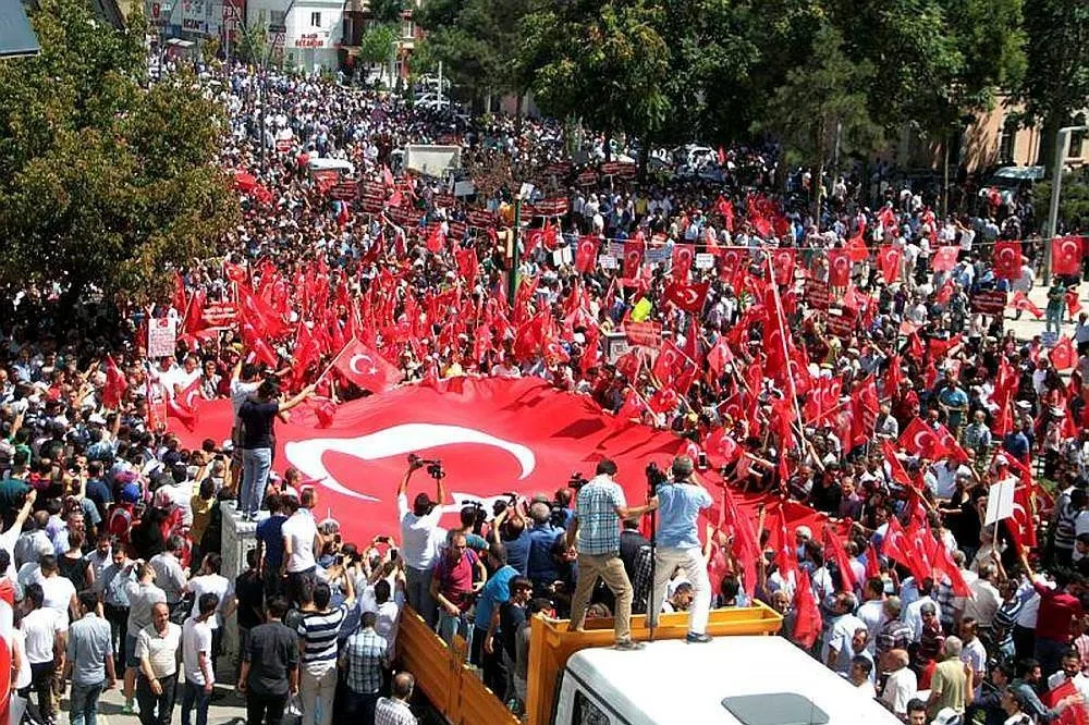 Bitlis ve Muş'ta terör saldırılarına büyük tepki!-1