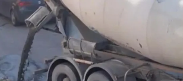 Beton mikseri yola beton döktü!
