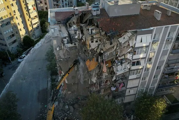 izmir-depreminde-yikilan-karagul-apartmanina-da-daha-once-curuk-raporu-verildigi-ortaya-cikti-1604382121262.jpg