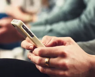 Googledan cep telefonu kullanıcılarına büyük uyarı! Yüklediyseniz hemen silin yoksa...