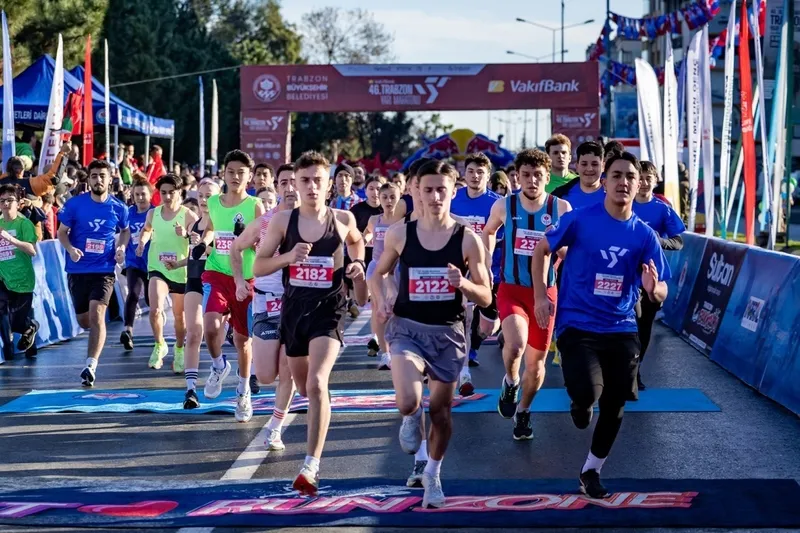 trabzonda-41-ulkeli-dev-maraton-kos-dunyaya-nefes-ol-sloganiyla-karadeniz-nefes-kesti-1771186728455.jpeg Trabzon’da 41 ülkeli dev maraton! 'Koş dünyaya nefes ol' sloganıyla Karadeniz nefes kesti-3