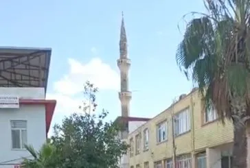 Hasarlı minare kontrollü yıkıldı