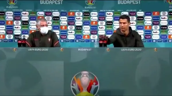 ronaldonun-icmeyin-demesi-coca-colaya-4-milyar-dolar-kaybettirdi-1623826285286.jpg Ronaldo'nun 'içmeyin' demesi Coca Cola'ya 4 milyar dolar kaybettirdi-2