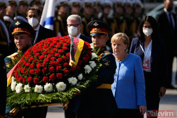 SON DAKİKA: Rusya Devlet Başkanı Putin Almanya Başbakanı Angela Merkel'e çiçek verdi - 10