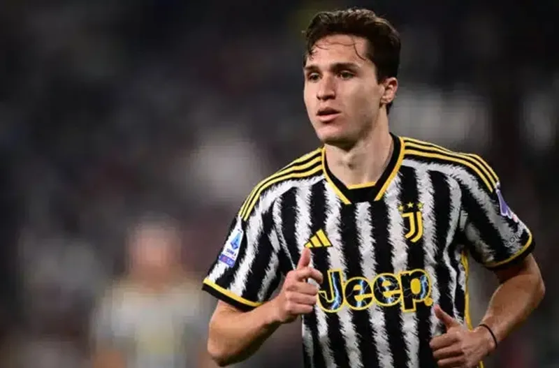 besiktasa-italyan-harikasi-transferde-dengeler-degisecek-1722195199128.jpg Federico Chiesa, eski futbolcu Enrico Chiesa'nın oğlu