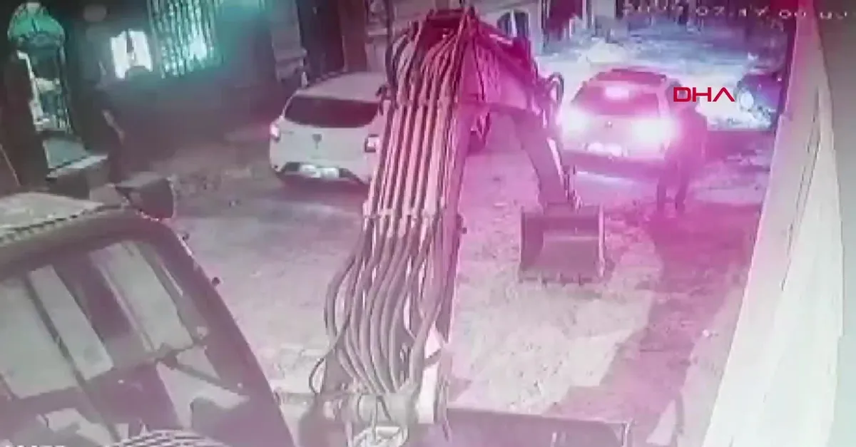 Beyoğlu'nda kapkaççıya pet şişeli müdahale!