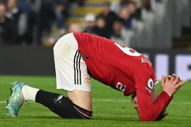 fenerbahceden-6-numara-tahtina-iskoc-prens-kanaryadan-tarihi-hamle-yer-yerinden-oynayacak-1692218208104.jpg Kanarya'dan tarihi hamle! Yer yerinden oynayacak! Fenerbahçe'den 6 numara tahtına İskoç prens!-3