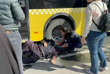 Fatih'te İETT motosiklete çarptı: 1 yaralı