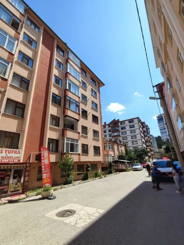 apartmanin-6inci-katindan-dusen-ogretmen-kurtarilamadi-1657635488302.jpg